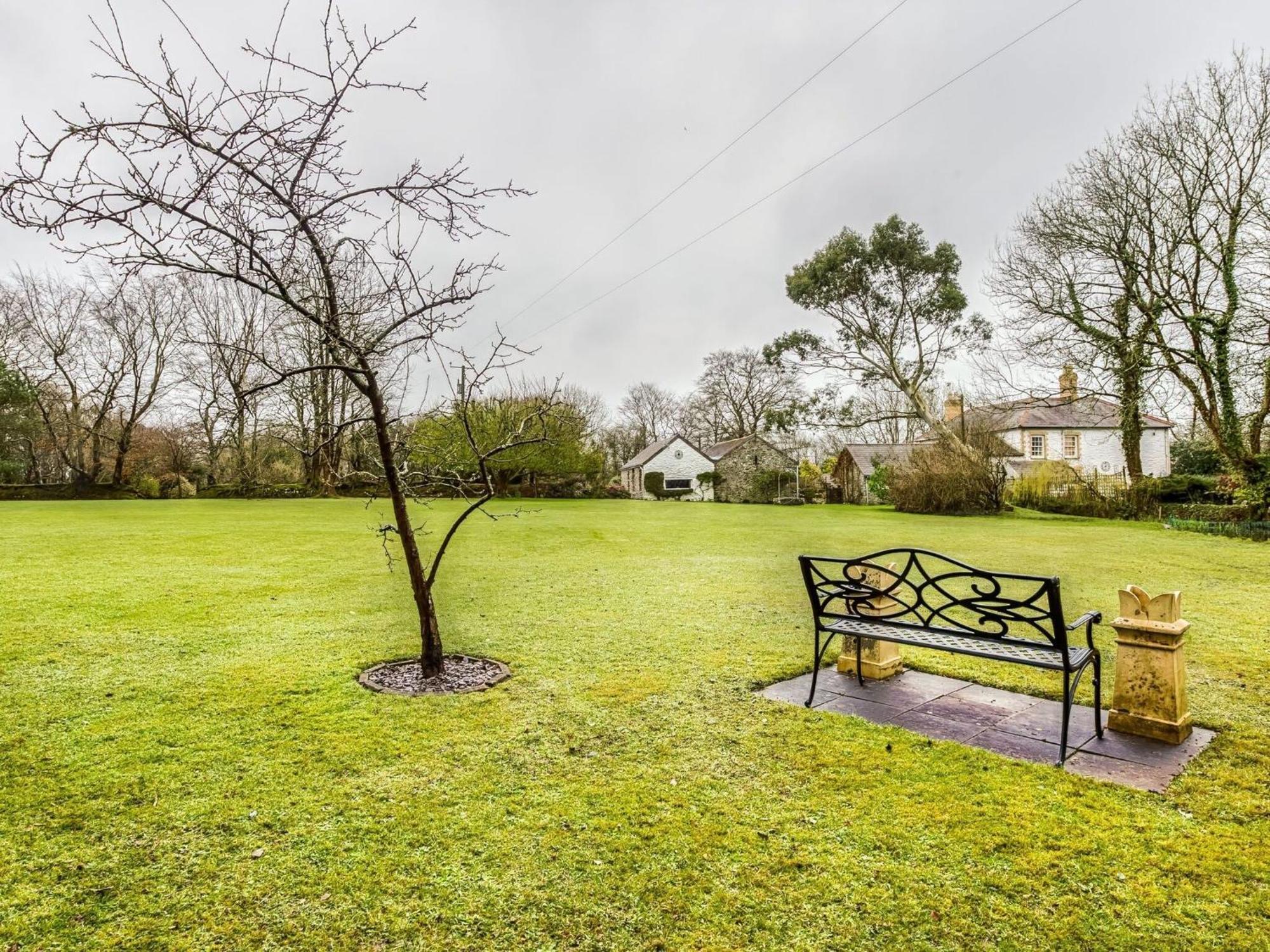 Secluded Holiday Home In Ceredigion With Garden Pennant  Exterior photo